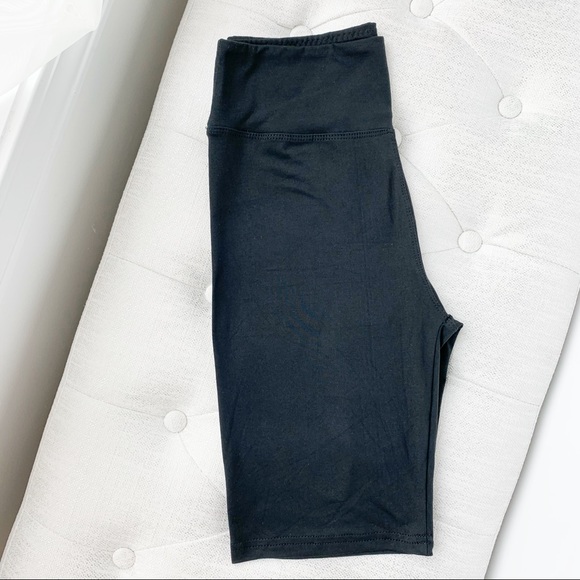 HIGH WAISTED BIKER SHORT - BLACK - Picture 4 of 5